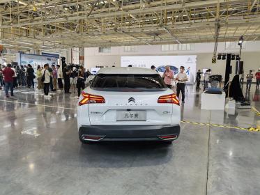 生于成都、供给全球 凡尔赛C5 X正式下线让东风雪铁龙重回主赛道