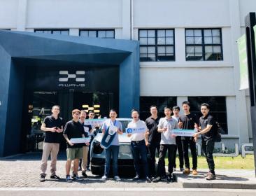 向快卜交付首台爱驰U5 爱驰“光储充检”超充站将于8月底落地