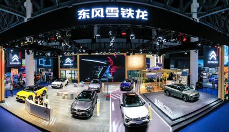 东风雪铁龙凡尔赛C5 X亮相成都车展 用多款颜色锁住你的心