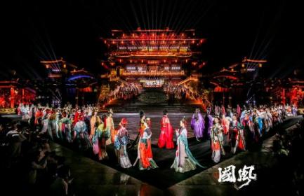 在成都赴一场国风环绕的烟火市集 唐小妹寻觅名驹坐骑“星途追风”