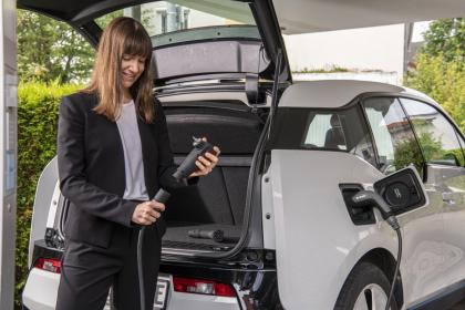IAA Mobility 2021：博世推出全球首款灵活充电的电动汽车充电线缆