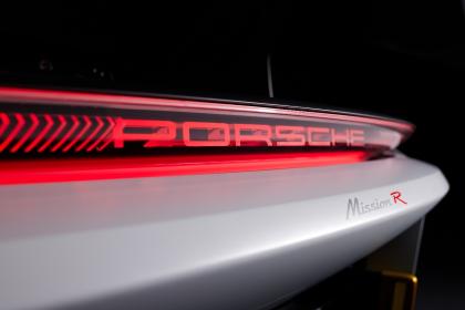 IAA Mobility 2021：保时捷发布驱动未来的Mission R概念车
