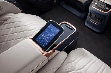 上汽大通MAXUS G20 PLUS四座版尊享上市 售价33.88万-36.98万元