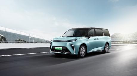 上汽大通MAXUS MIFA 9再扩容 福祉版车型亮相海口新能源车展