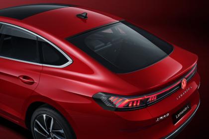 上汽大众凌渡L官图发布 造型夸张 配无框式车门+掀背式尾门