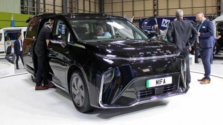 首款“走出去”的中国豪华新能源MPV 上汽大通MAXUS MIFA 9亮相欧洲