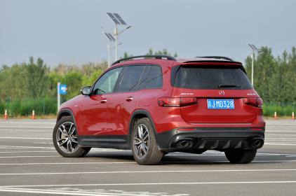 居家角色下 孩子发现了梅赛德斯-AMG GLB 35的新身份