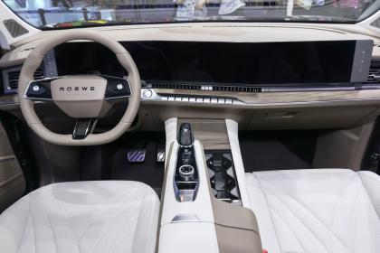 悦享生活旗舰大型SUV 荣威RX9成都车展首秀9月将上市