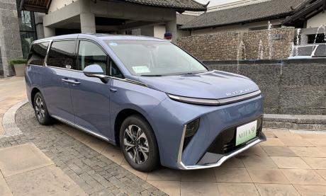 没有双层玻璃 静谧性照样出色 试驾上汽大通MAXUS MIFA 9