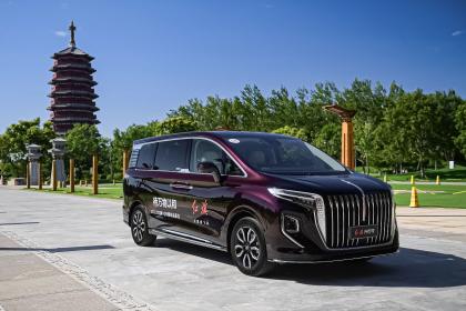 红旗品牌首款MPV HQ9正式上市 售价35.88万-53.88万元