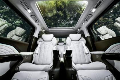 红旗品牌首款MPV HQ9正式上市 售价35.88万-53.88万元