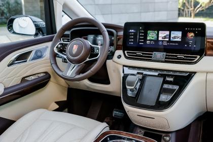 红旗品牌首款MPV HQ9正式上市 售价35.88万-53.88万元