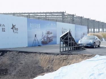 欧拉闪电猫高速螺旋翻滚跌落挑战成功 国内电动车尚数首次