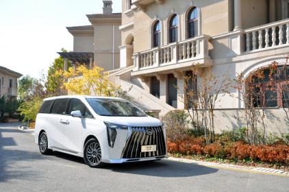 这或许是最具驾驶感的中大型MPV TC君试驾传祺新一代M8宗师