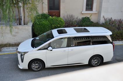 这或许是最具驾驶感的中大型MPV TC君试驾传祺新一代M8宗师