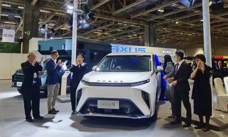 上汽大通MAXUS MIFA 9右舵版登陆澳门车展