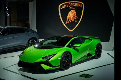 兰博基尼携Huracán Tecnica和Urus S亮相2022年广州车展