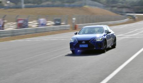 试驾雷克萨斯ES 300h F SPORT，TC君发现自己低估了它