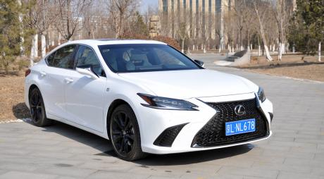 试驾雷克萨斯ES 300h F SPORT，TC君发现自己低估了它
