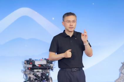 奇瑞鲲鹏超性能电混C-DM专用发动机及变速箱下线