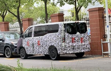 一台Van带来了高端乘用化新体验？试驾上汽大通新途V70