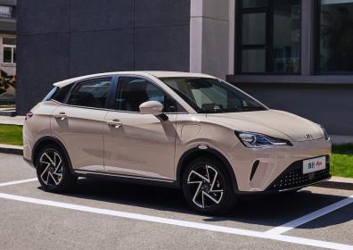哪吒五座智能纯电SUV AYA上市 售价7.38万-8.88万元