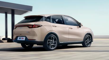 哪吒五座智能纯电SUV AYA上市 售价7.38万-8.88万元