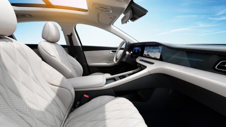 2023成都车展：上汽荣威中高级新能源轿车D7首度亮相