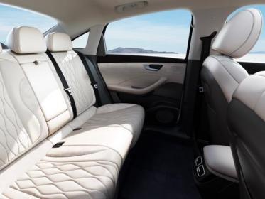 2023成都车展：上汽荣威中高级新能源轿车D7首度亮相