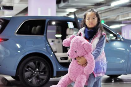 多变座椅＋后排屏能否征服孩子高冷心？看9岁萌娃如何评价理想L9