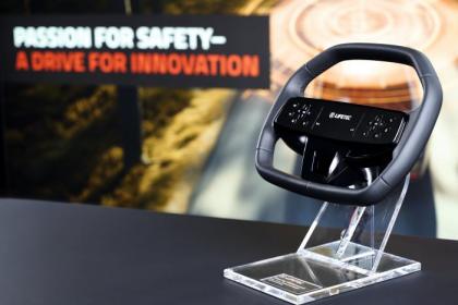 未来汽车座舱：ZF LIFETEC展示下一代安全气囊和方向盘