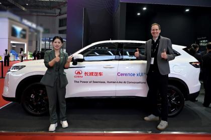 2025上海车展：赛轮思AI展示混合式、智能体化的AI助理平台xUI