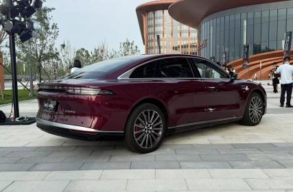 国产C级旗舰轿车 风云A9L置换抢购价13.99万元起