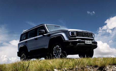 北京越野BJ40燃油正式上市 焕新价最低12.69万元起