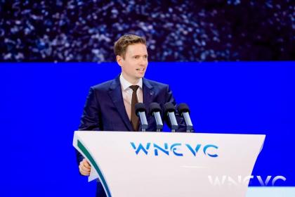 WNEVC 2025：梅赛德斯-奔驰集团董事佟欧福出席并致辞