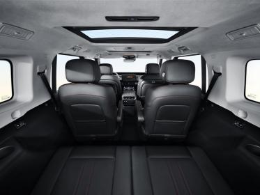 纵横品牌首款车型G700正式上市 售价32.99万-41.49万元