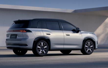 配备增程+纯电双动力 埃安i60预售价格11.98万元起