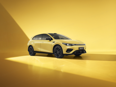 零跑Lafa5正式开启预售 价格区间10.58万-13.18万元