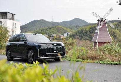 大六座家用SUV应有的态度，试驾风云T11