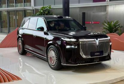 岚图汽车全新旗舰SUV岚图泰山上市 售价37.99万-50.99万元