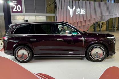 岚图汽车全新旗舰SUV岚图泰山上市 售价37.99万-50.99万元