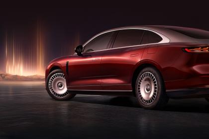 高端豪华轿车岚图追光L上市 售价27.99万-30.99万元