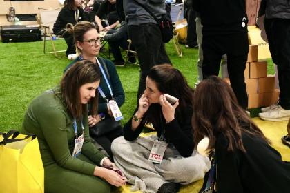 CES 2026：灵宇宙携家庭陪伴AI产品“小方机海外版”亮相，从概念到量产全面进阶