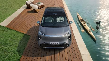 至境世家纯电版首发专属“哑光灰”双拼色高定涂装