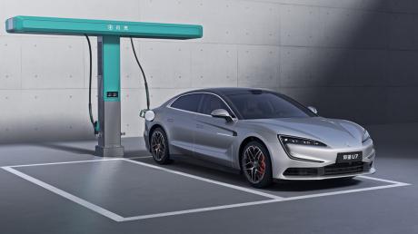 搭载比亚迪第二代刀片电池及闪充技术 仰望2026款旗舰矩阵上市