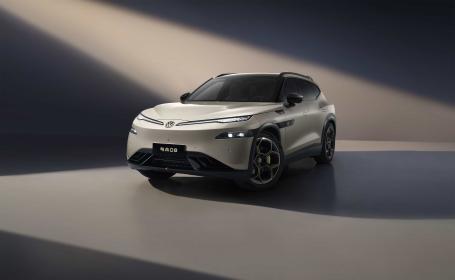 大众汽车与小鹏汽车首款联合开发车型与众08量产下线