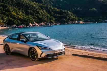 纯电720km/增程1450km 极狐全新阿尔法S5上市补贴价9.98万起