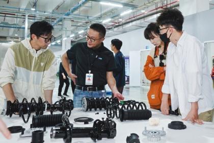 磁流变悬架国内产能200万支 京西智行迎深蓝汽车用户探秘见证