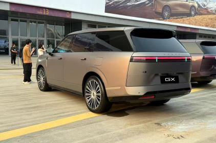 小鹏汽车首款全尺寸旗舰SUV小鹏GX亮相 预售价39.98万元