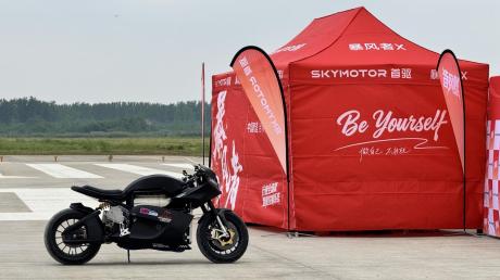 首驱科技暴风者X二代完成极速试跑 实测最高时速突破369公里